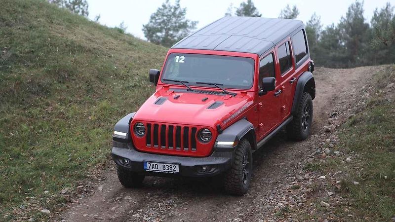 Ve standardním provedení umí nový Wrangler projet až 76 cm hluboký brod. Jednoduchým zvýšením sání z něj ale uděláte ponorku.