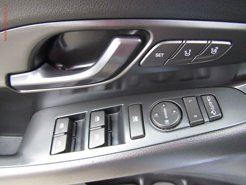 Hyundai i30 (2018) 2.0 T-GDi, ČR, N-Line - fotka 12 z 22