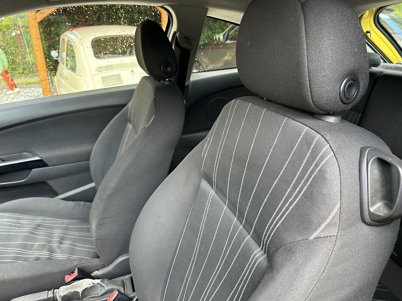 Opel Corsa (2007) 1.2i 59 kw - fotka 17 z 20