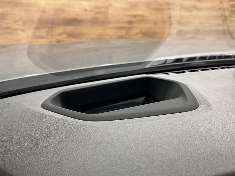 BMW Řada 5 M550i xDRIVE LASER HUD - fotka 14 z 31