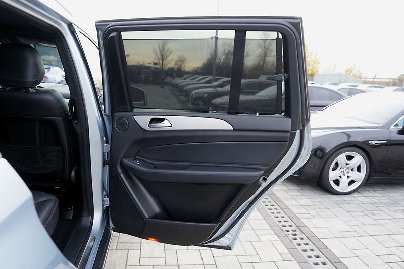 Mercedes-Benz GLS 350d 4Matic, ČR, 7 míst - fotka 24 z 50
