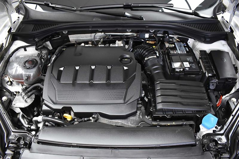 Škoda Superb TDI 147kW 4x4*STYLE*DPH*ČR 1.M - fotka 34 z 40