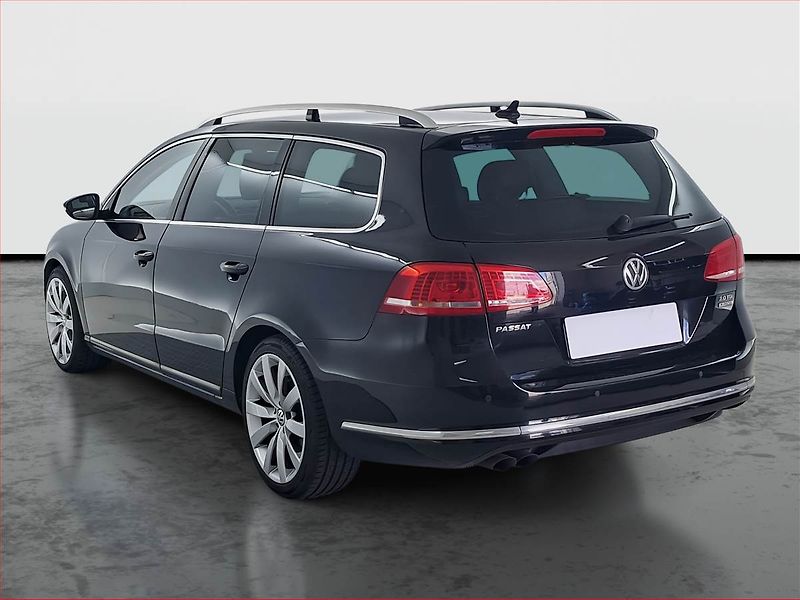 Volkswagen Passat (2013) 2.0 TDI, Navi, Xenony - fotka 4 z 17