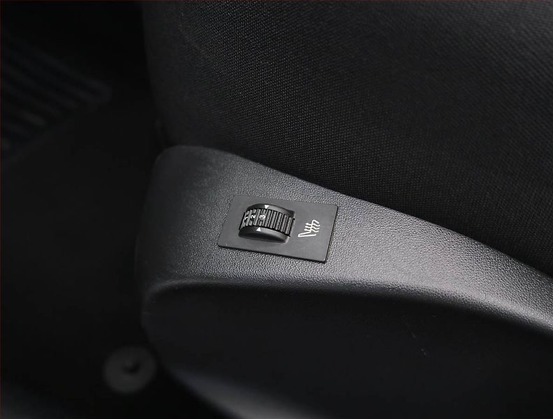Peugeot 2008 (2016) 1.2 PureTech, Tempomat - fotka 16 z 17
