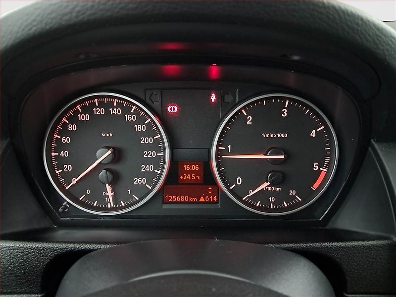 BMW X1 (2014) sDrive16d, Park. senzory - fotka 11 z 15
