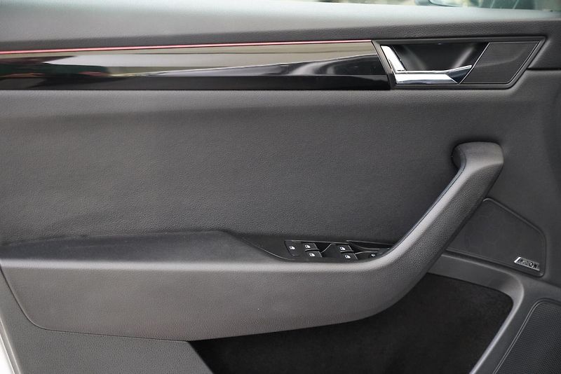 Škoda Superb - fotka 12 z 28