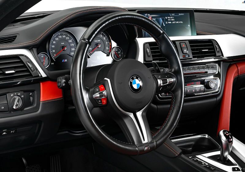 BMW M4 (2015) 3.0 /382kW - fotka 17 z 24