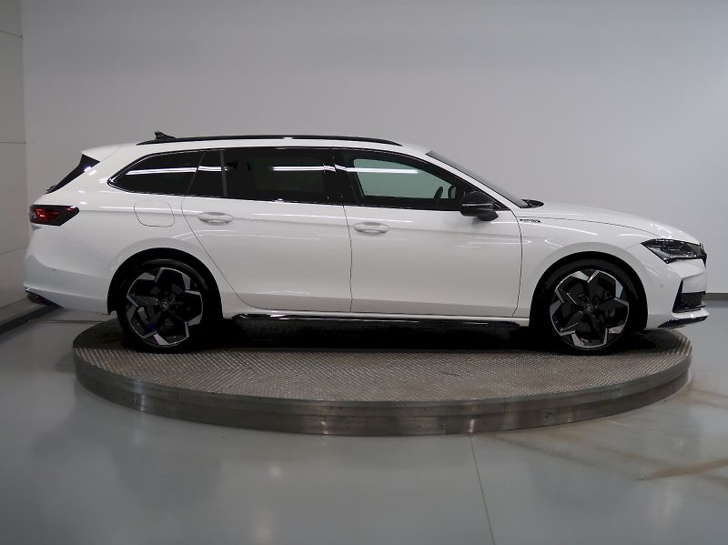Škoda Superb (2025) SPORTLINE 2.0TDI 142KW 4x4 DSG - fotka 8 z 48