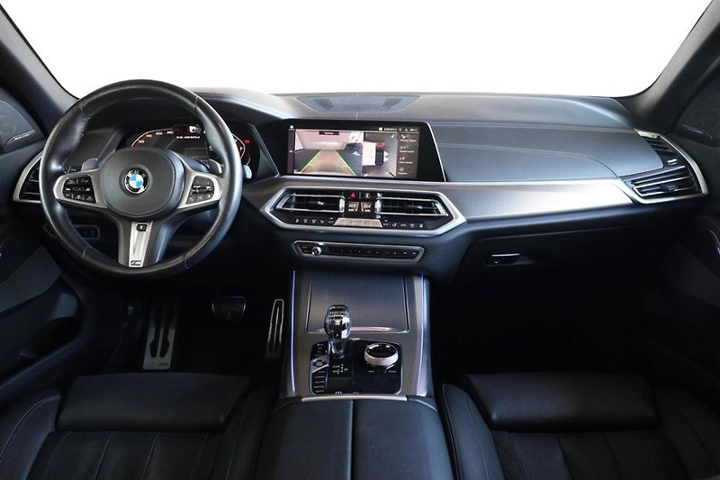 BMW X5 M50d - fotka 8 z 24