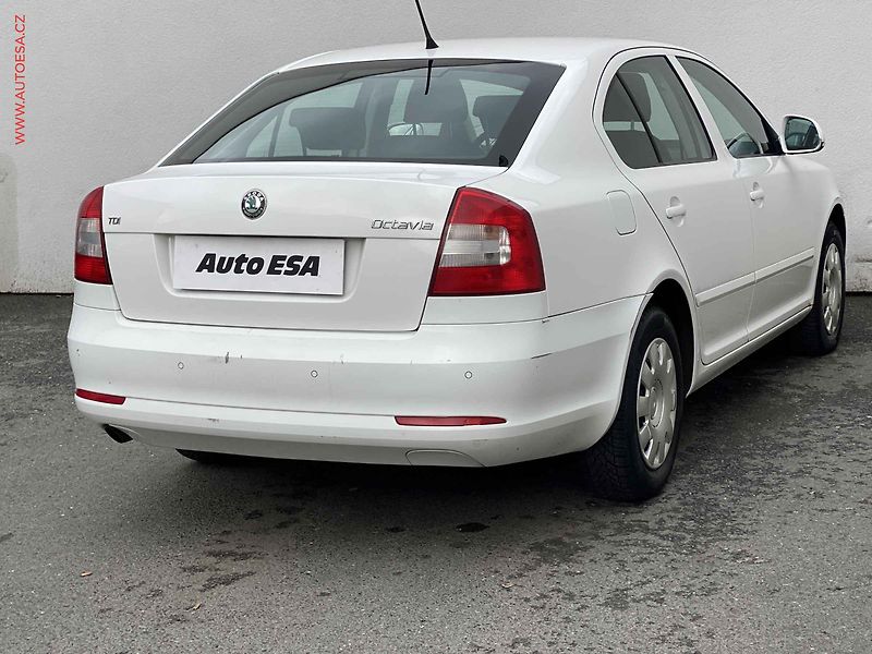 Škoda Octavia (2011) 1.6 TDi, ČR, Elegance - fotka 4 z 15