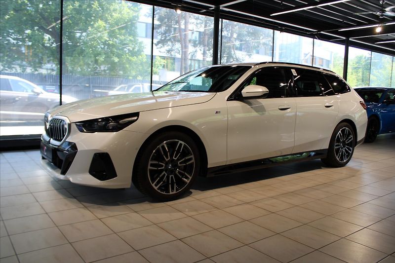 BMW Řada 5 540d xDrive M Sport DAProf/B&W - fotka 3 z 33