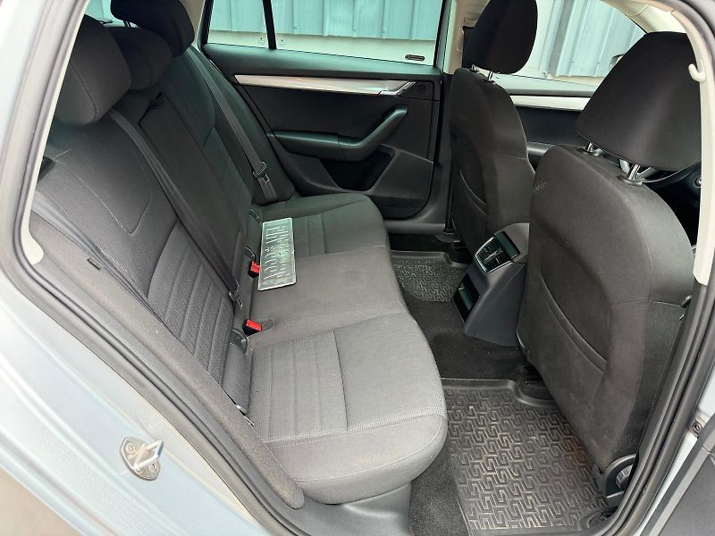 Škoda Octavia 2,0 TDI 4x4 /servis.kn. /110kW - fotka 18 z 32