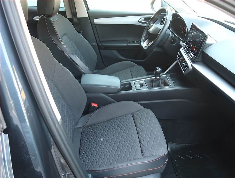Seat Leon (2020) 1.5 TSI, Kůže, Navi, Tempomat - fotka 9 z 18