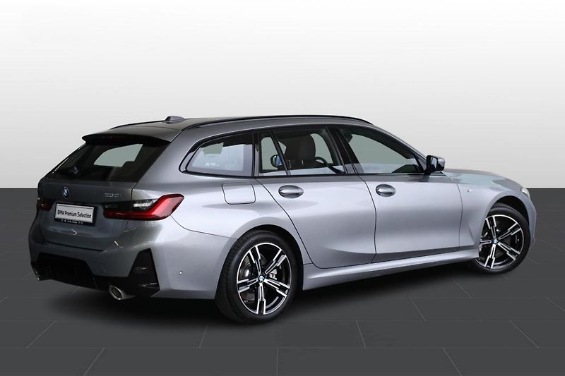 BMW Řada 3 330i xDrive Touring - fotka 3 z 21