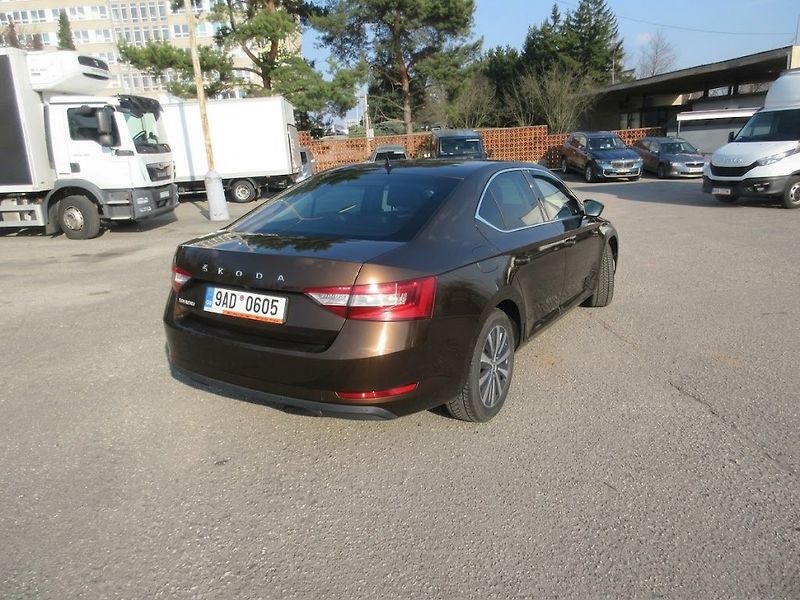 Škoda Superb 2.0 TDI 110kW  Style DSG, tažn - fotka 5 z 20
