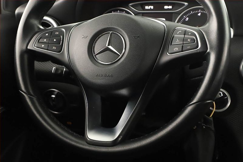 Mercedes-Benz Třídy A (2016) A 180 d, Automat, Kůže, Navi - fotka 17 z 19