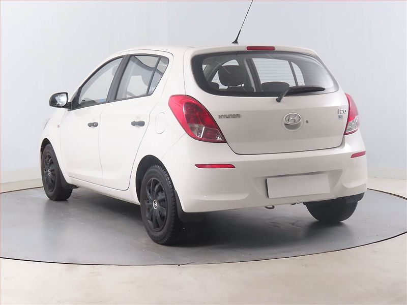 Hyundai i20 (2013) 1.2, Serv.kniha - fotka 4 z 13