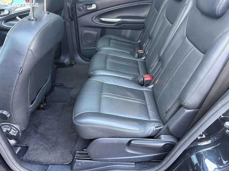 Ford S-MAX 2,2 TDCI 147kW 7míst - fotka 30 z 38