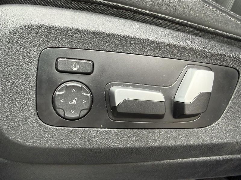 BMW X5 3,0 30d xDrive - fotka 15 z 36