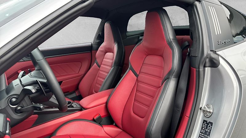Porsche 911 Targa 4 GTS - fotka 16 z 24