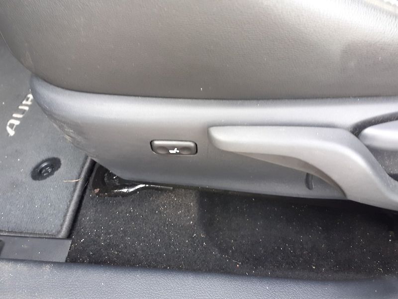 Toyota Auris (2018) 1.6 i Valvematic  AUTOMAT - fotka 23 z 42