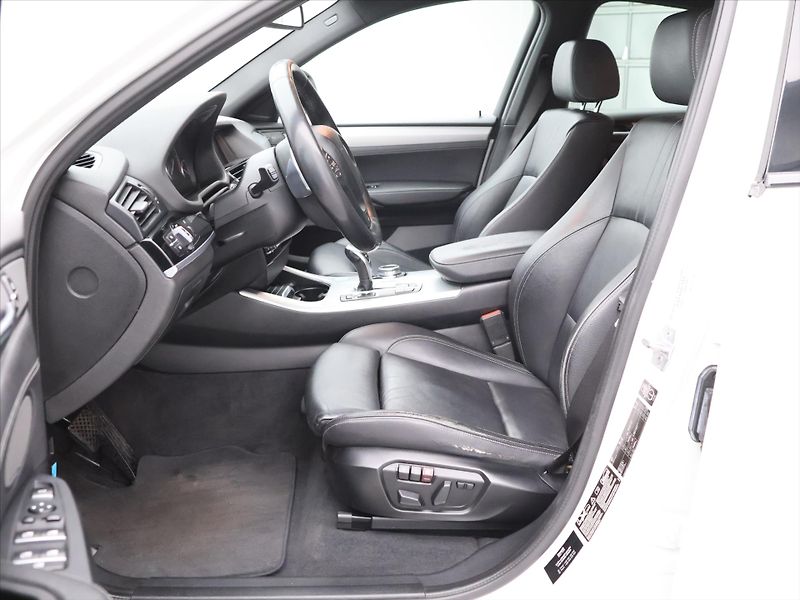 BMW X4 3,0 35xD 230kW CZ M-paket DPH - fotka 12 z 36