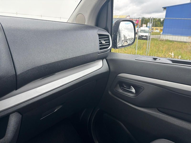 Toyota ProAce 2,0 D-4D 8AT L2 Family Webasto - fotka 22 z 25