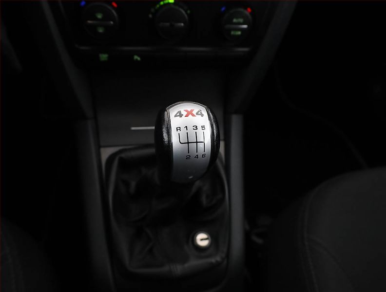 Škoda Octavia (2008) Scout 2.0 TDI, 4X4, ČR,1.maj - fotka 13 z 21