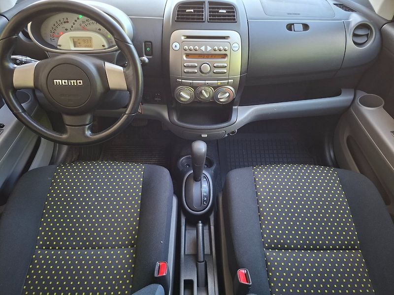 Daihatsu Sirion (2006) 1.3i 67kW AUT 4WD - fotka 11 z 39