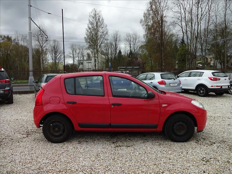Dacia Sandero 1,4i 55kW - fotka 8 z 39