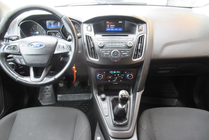 Ford Focus 1.6 TDCi AUT. KLIMA - fotka 9 z 19