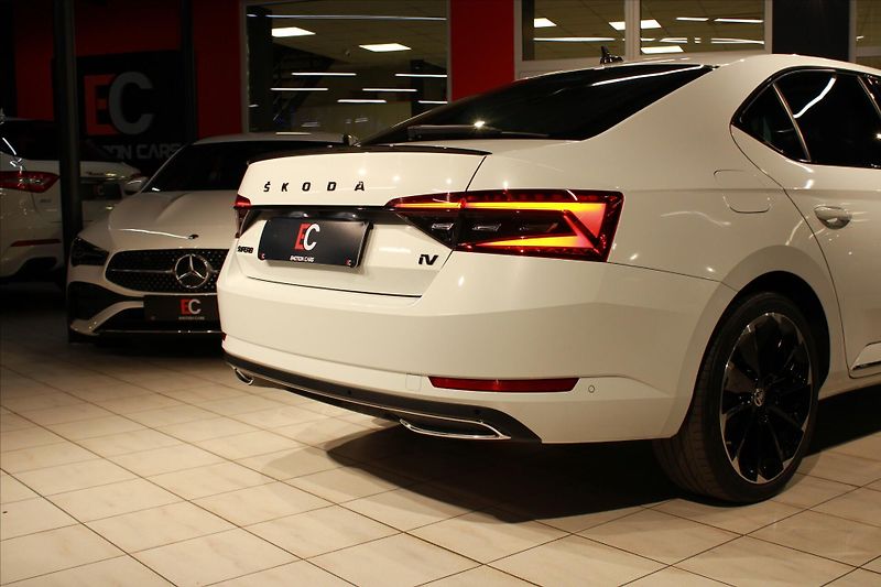 Škoda Superb iV DSG Sportline  5let/100tkm - fotka 10 z 32