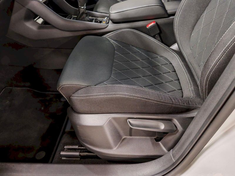 Škoda Karoq (2025) 1.5 TSI 110 kW Sportline - fotka 23 z 32