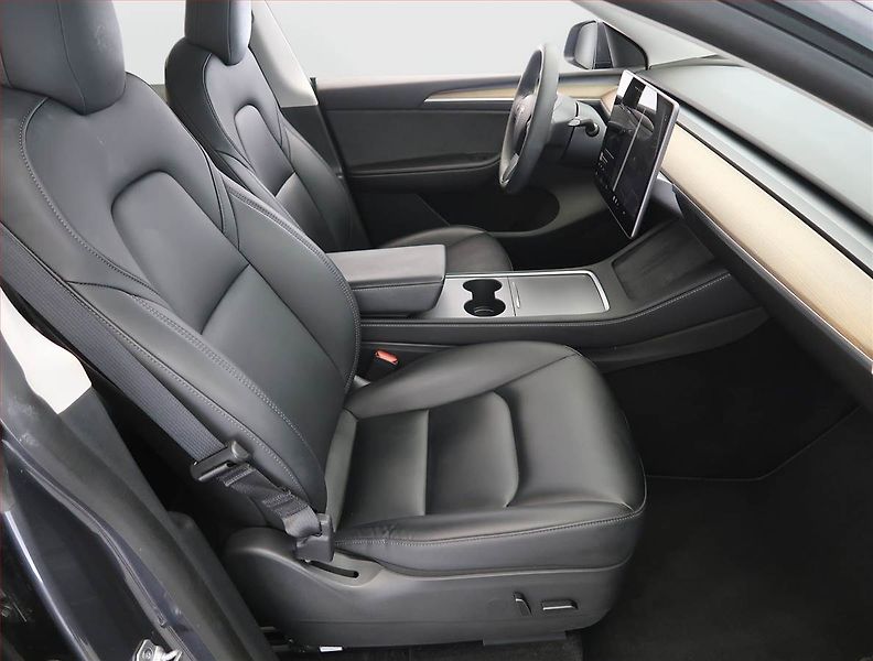 Tesla Model Y (2022) Long Range AWD 79kWh, SoH 92% - fotka 9 z 33