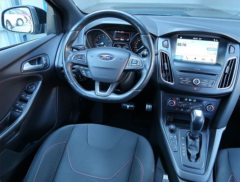 Ford Focus (2018) ST-Line 1.5 EcoBoost, Automat - fotka 7 z 17