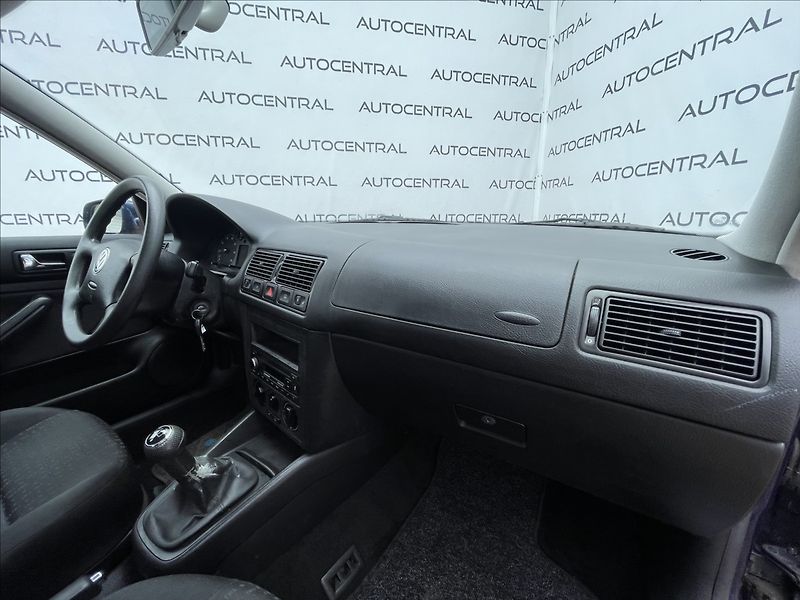 Volkswagen Golf 1,4 i 16v 55kw servis - fotka 17 z 21