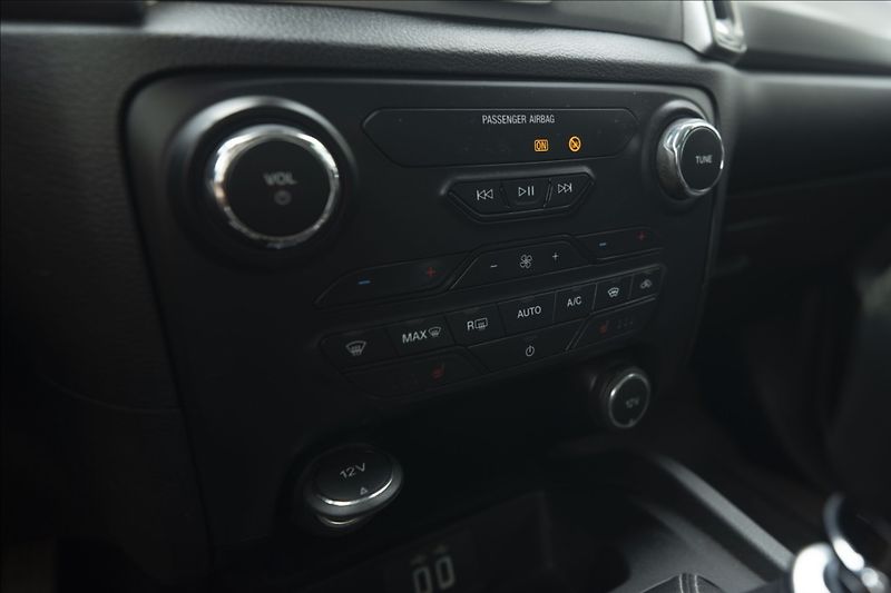 Ford Ranger 2,0 EcoBlue 4WD DOUBLE CAB ČR - fotka 23 z 37
