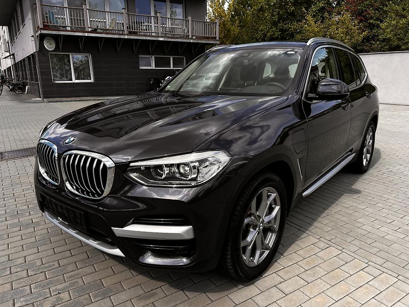 BMW X3 30e xDrive 1. majitel  - fotka 1 z 27