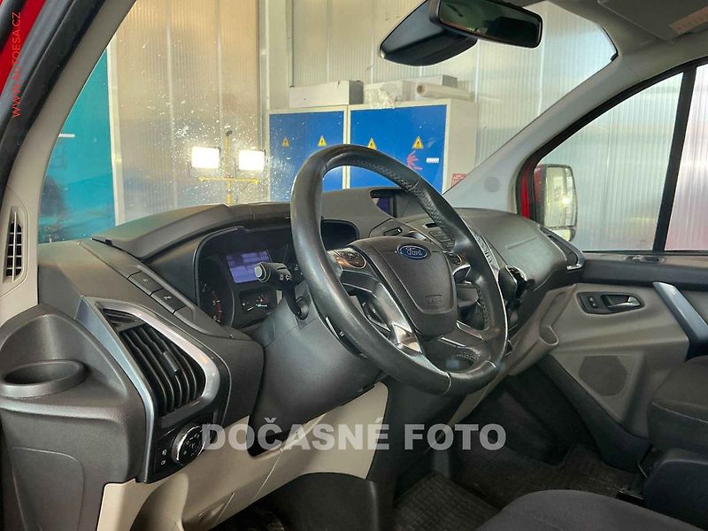 Ford Tourneo Custom (2013) 2.2TDCi 8míst, Limited, navi - fotka 3 z 6