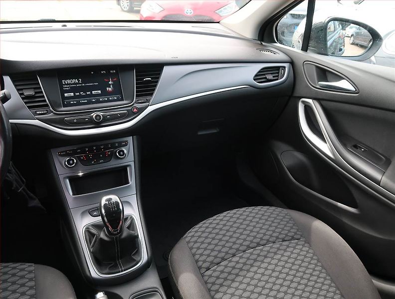Opel Astra (2019) 1.6 CDTI, Tempomat - fotka 8 z 18