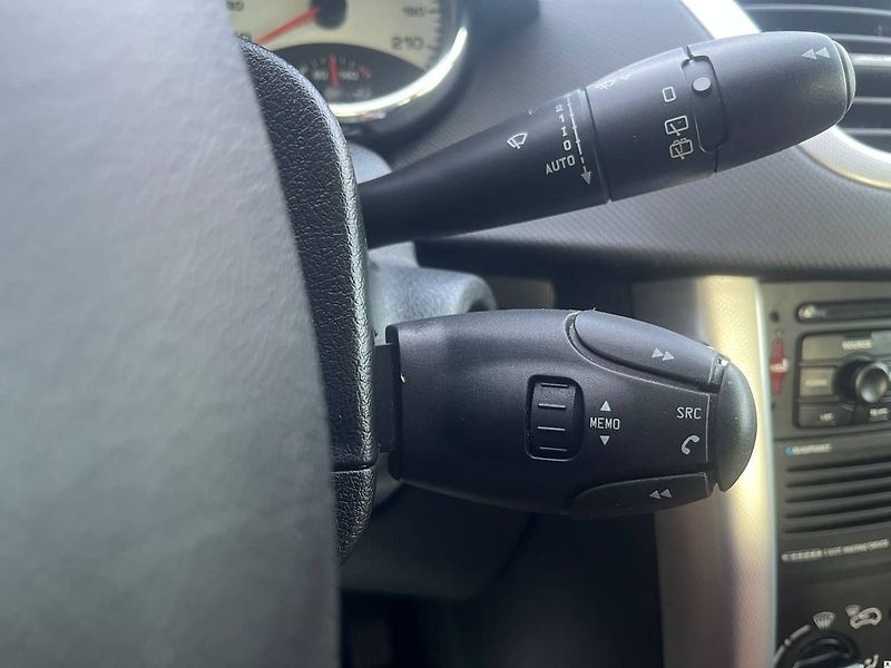 Peugeot 207 1.6i 80KW/2007/PANORAMA-KŮŽE - fotka 35 z 51