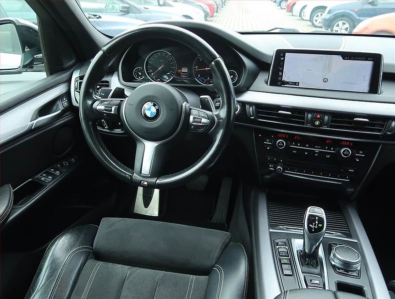 BMW X5 (2017) M Paket xDrive30d - fotka 7 z 17