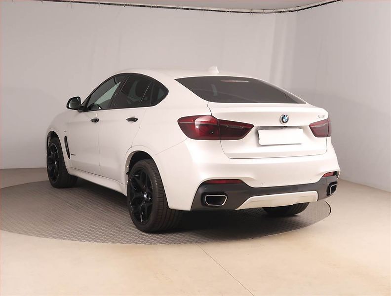 BMW X6 (2017) M Paket xDrive30d - fotka 4 z 17