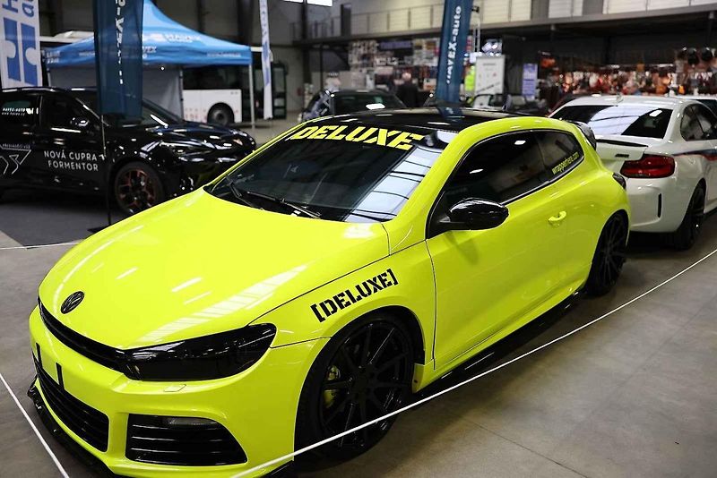 Z autosalonu v Lysé v pátek 1. listopadu 2024.