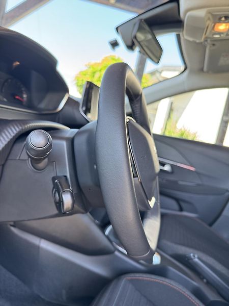 Peugeot 208 1.2i 74kW v záruce do 2031  - fotka 16 z 27