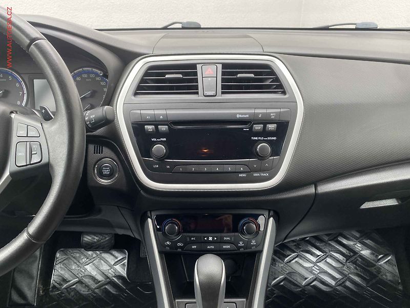 Suzuki SX4 (2015) 1.6i 4x4, AT, xenon, park - fotka 12 z 17