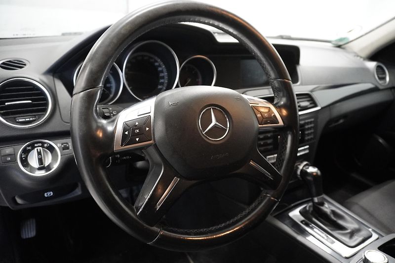 Mercedes-Benz Třídy C 180 2.2 CDi AUTOMAT - fotka 15 z 30