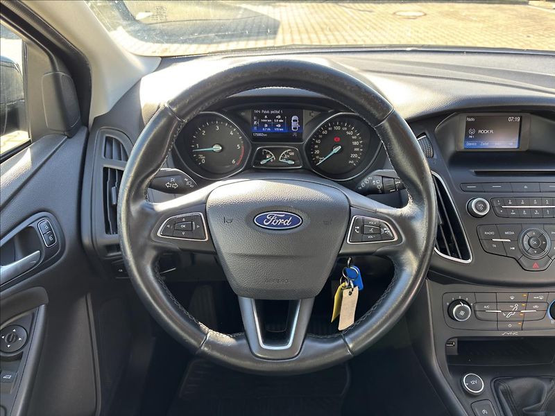 Ford Focus 1,5 TDCI 70kW Trend - fotka 14 z 28