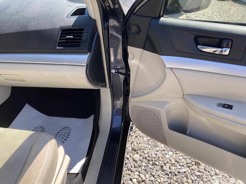 Subaru Outback 2.5i 170PS 4x4 BIFUEL PAN NAVI - fotka 123 z 157