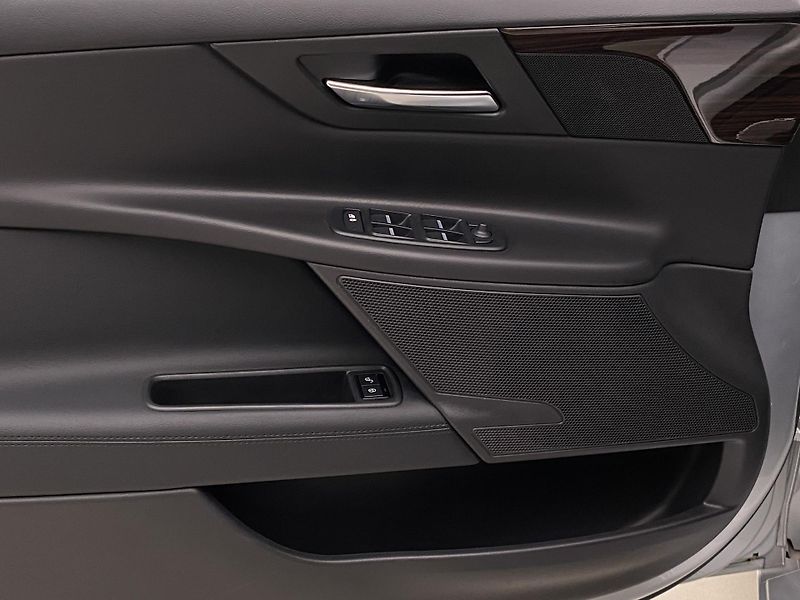 Jaguar XE 30t 221kW AWD AUT CZ - fotka 28 z 39